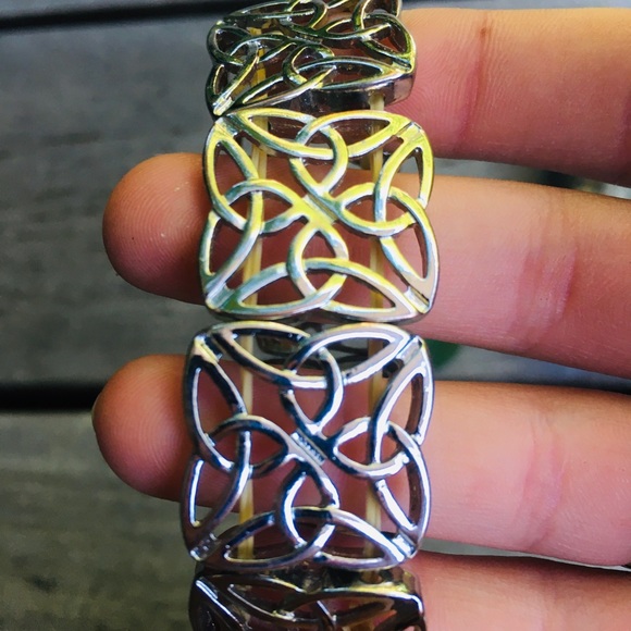 Square design bracelet! 💕 - Picture 4 of 4